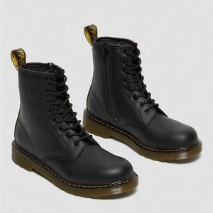 Size 5 US M Dr. Martens AirWair